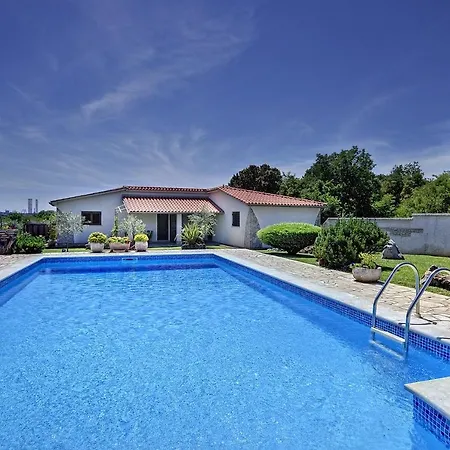 Schoene Mit Aussenpool, Klimaanlage, Wlan, Bbq Und Toller Aussenterrasse Apartment *