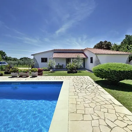 Schoene Mit Aussenpool, Klimaanlage, Wlan, Bbq Und Toller Aussenterrasse * Pula