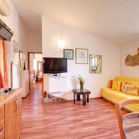 Apartment Schoene Mit Aussenpool, Klimaanlage, Wlan, Bbq Und Toller Aussenterrasse *