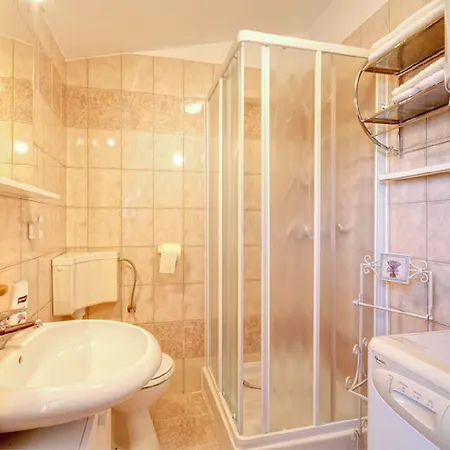 Schoene Mit Aussenpool, Klimaanlage, Wlan, Bbq Und Toller Aussenterrasse *