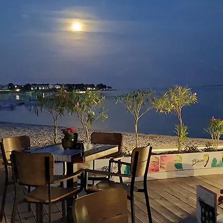 Schoene Mit Aussenpool, Klimaanlage, Wlan, Bbq Und Toller Aussenterrasse Apartment Pula