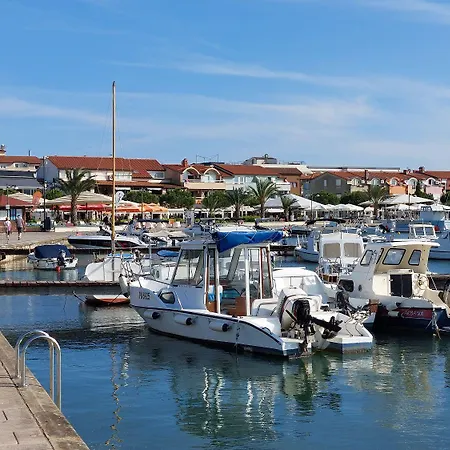Schoene Mit Aussenpool, Klimaanlage, Wlan, Bbq Und Toller Aussenterrasse Apartment *